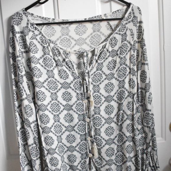 Patterned Blouse - Picture 2 of 3